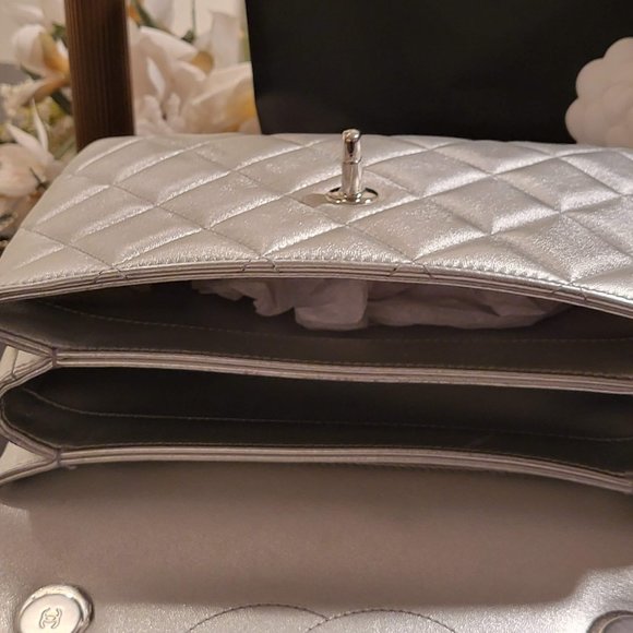 Chanel Silver Metallic Top Handle Flapbag 21K - Picture 11 of 17